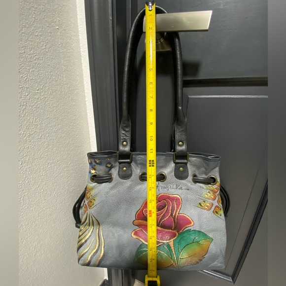 AnuschkaStylish Tote Bag with Durable Material and Spacious Design - Picture 9 of 11